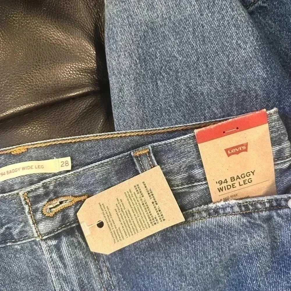 NWT‎ LEVIS 94” DADDY WIDE LEG JEANS SIZE 28